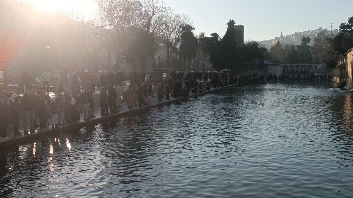 Kar Yağışı Sonrası Balıklıgöl'e Ziyaretçi Akını