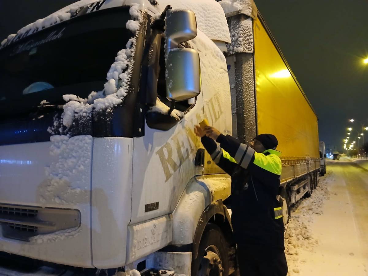 Hilvan Belediyesi’nden Kar Gecesinde Örnek Dayanışma