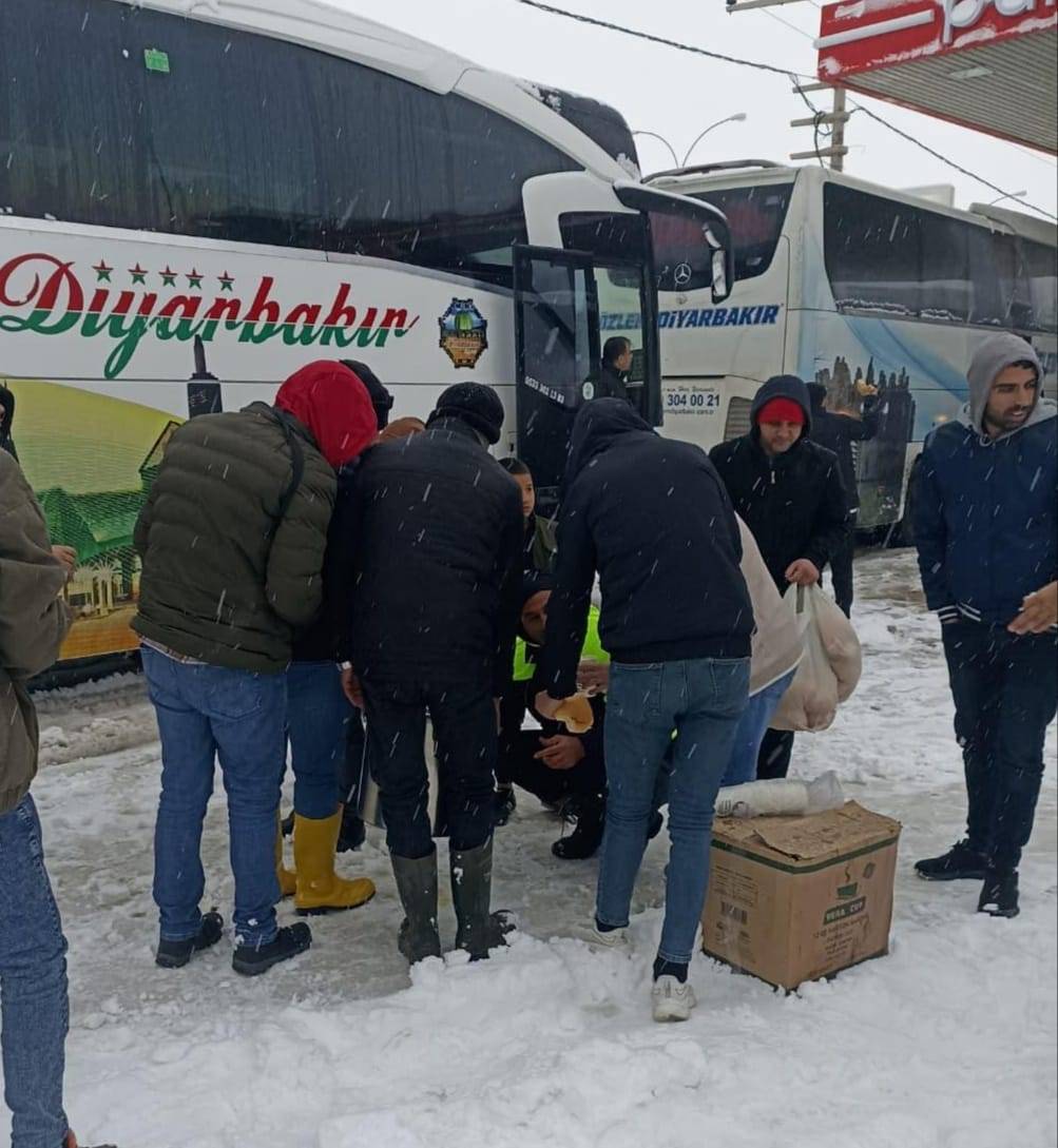 Hilvan Belediyesi’nden Kar Gecesinde Örnek Dayanışma