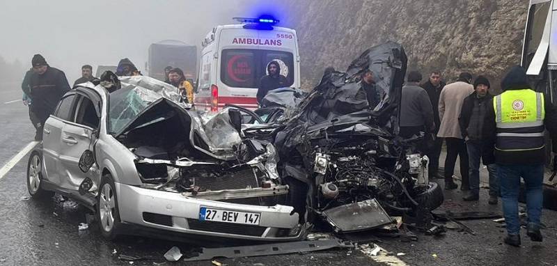 Gaziantep'te zincirleme trafik kazası: Öle ve yaralılar var!