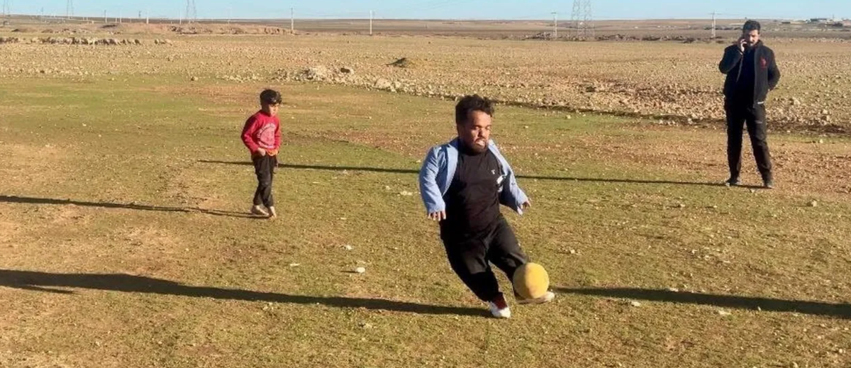 Şanlıurfa’da Kısa Boyuna Rağmen Futbol Yeteneğiyle Hayran Bırakıyor