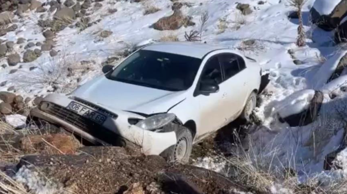 Şanlıurfa’da otomobil köprüden dereye düştü