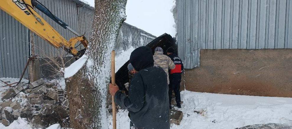 Kar Siverek’te Felakete Dönüştü: Çatılar Çöktü, Hasar Büyük