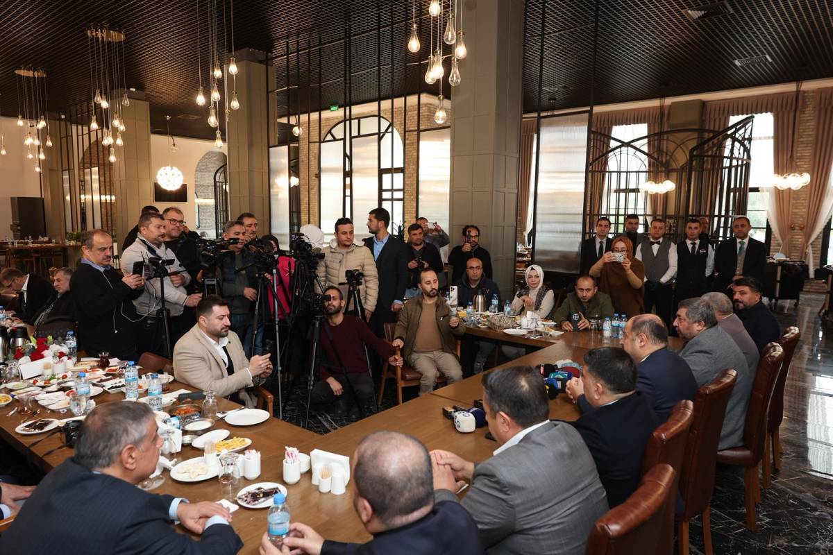 Başkan Gülpınar Gazetecilerle Bir Araya Geldi
