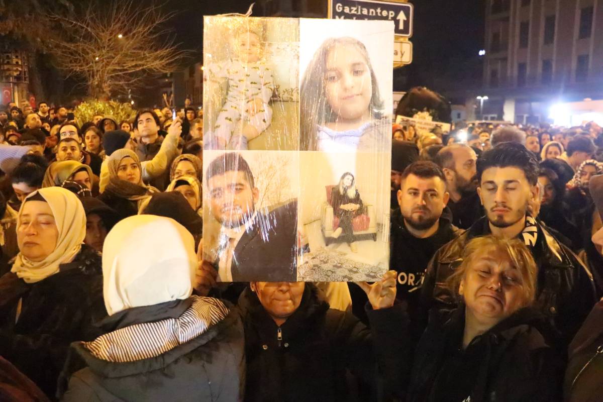 6 Şubat depremlerinin 3'üncü yıldönümünde 'sessiz' yürüyüş!