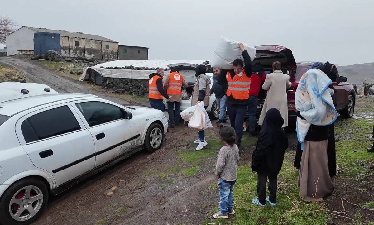 Urfa'da mağdur aileye hayırseverlerden destek