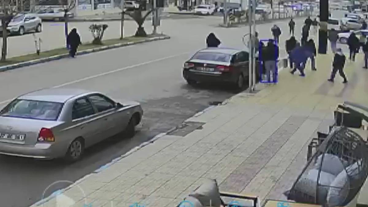 Şanlıurfa'da motosiklet sürücüsü metrelerce sürüklendi