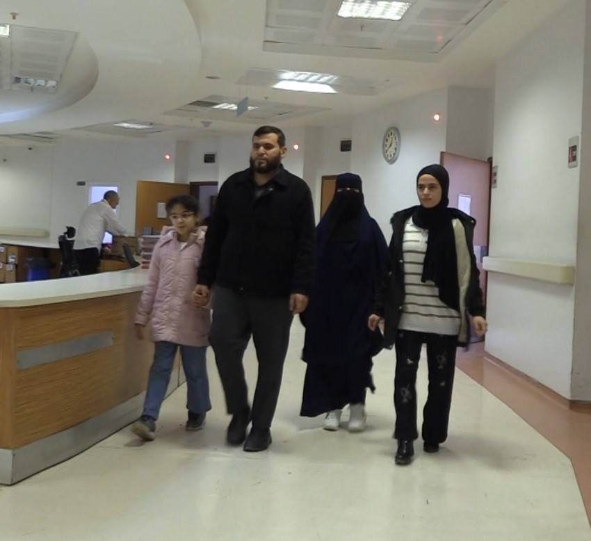 Urfa'da yatağa bağlı kardeşler tedavi sonrası yürüdü!