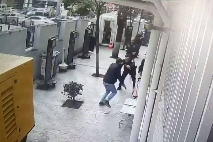 Polis silahı ile intihar etti