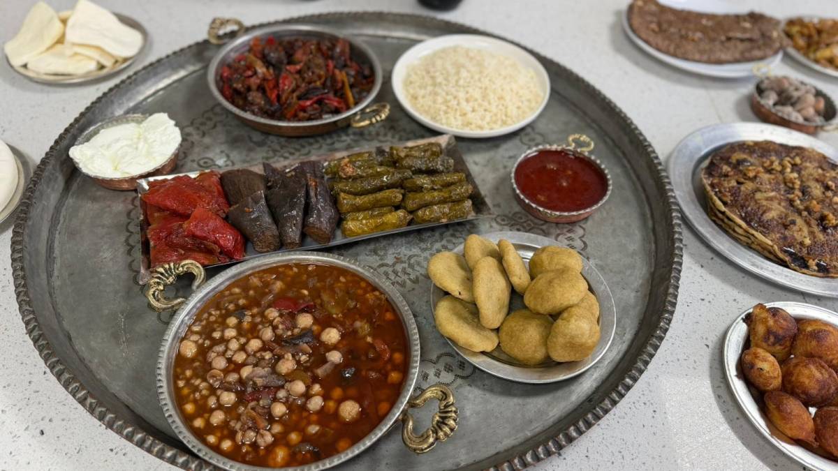 Kadınlar yaptıkları yöresel yemeklerle iftar sofralarını süslüyor!