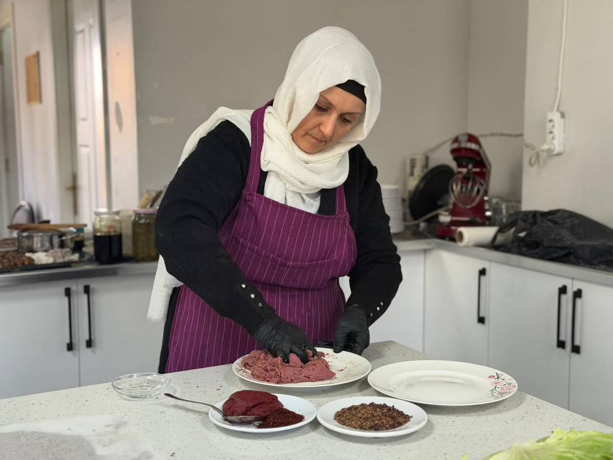 Kadınlar yaptıkları yöresel yemeklerle iftar sofralarını süslüyor!