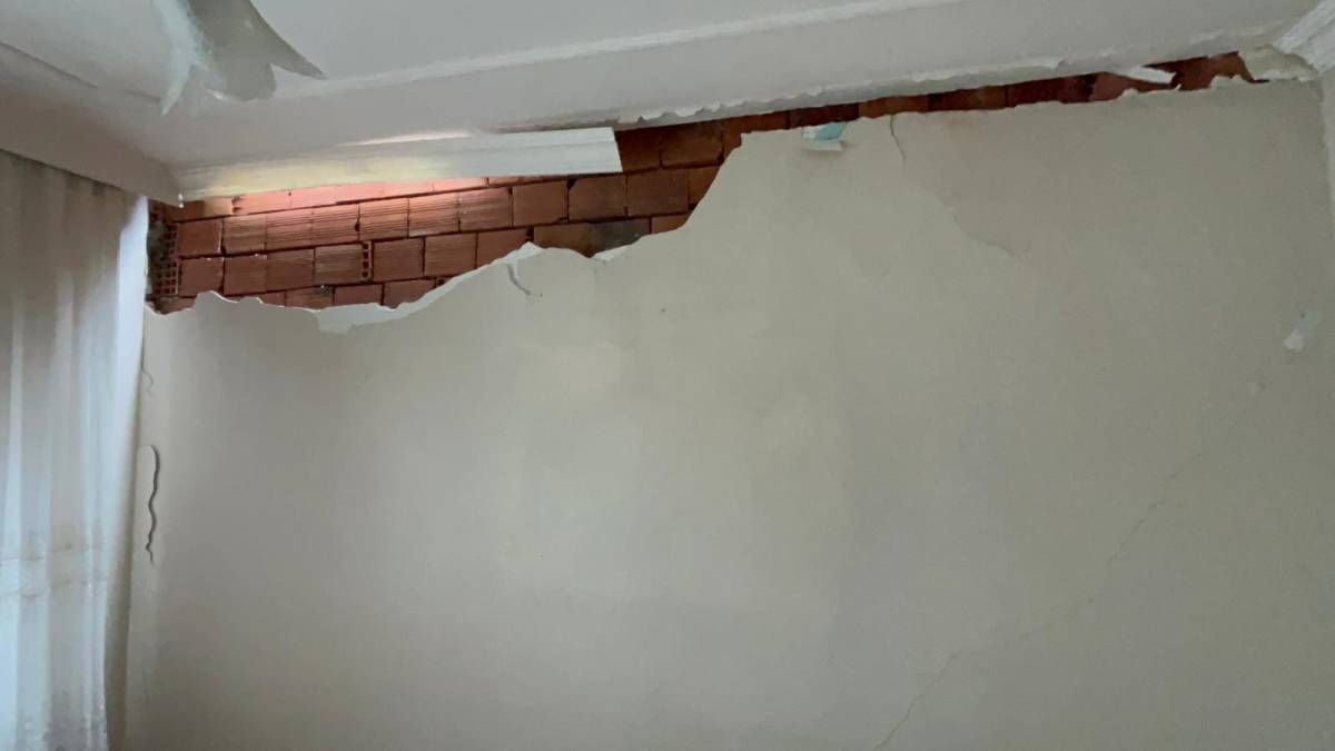 Eskişehir'de ilginç kaza: yaşlı çiftin evi yıkıldı!