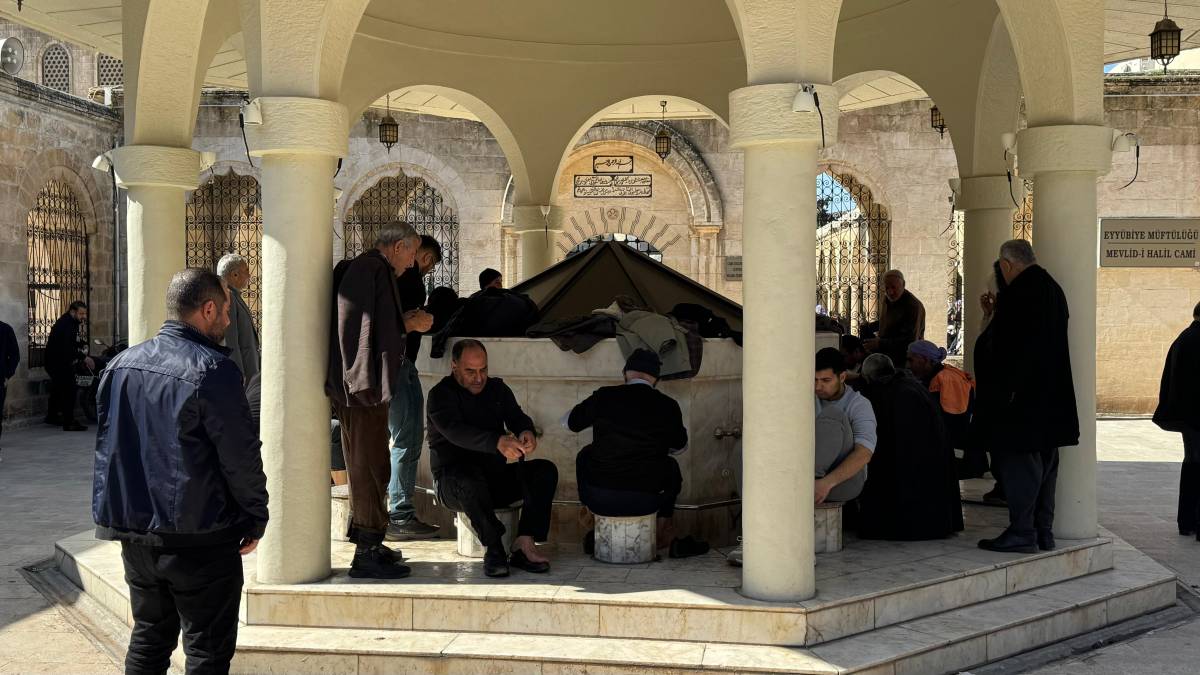 Ramazan ayının ilk cuması: Balıklıgöl Dergah Camisinde yoğunluk!