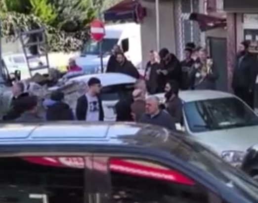 Madde bağımlısı satırla saldırdı: 4 polis yaralandı