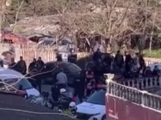 Madde bağımlısı satırla saldırdı: 4 polis yaralandı