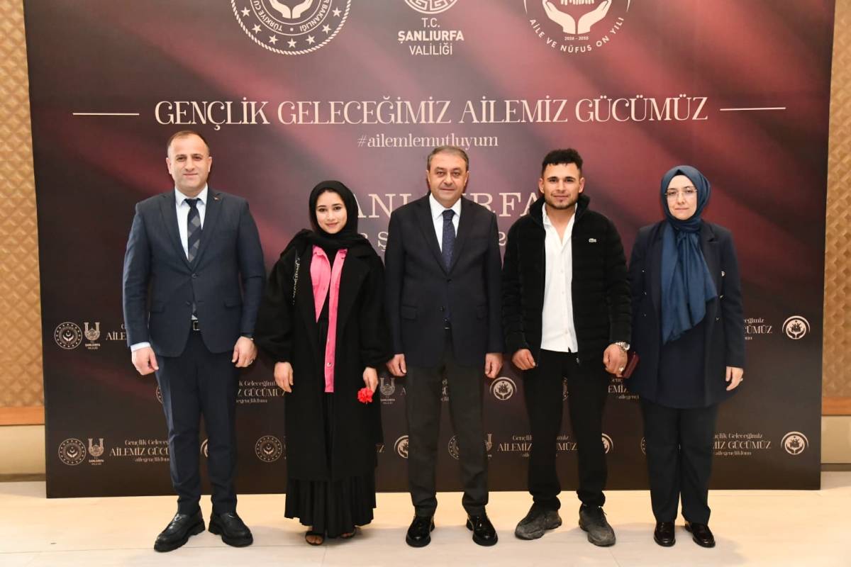Vali Şıldak Şanlıurfa’da evlilik kredisi alan genç çiftlerle buluştu
