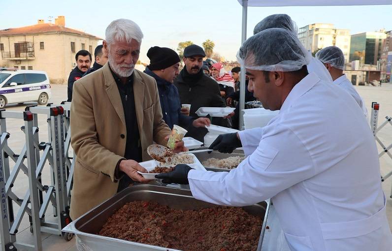 Urfa'da iftar çadırında ilk oruçlar açıldı!