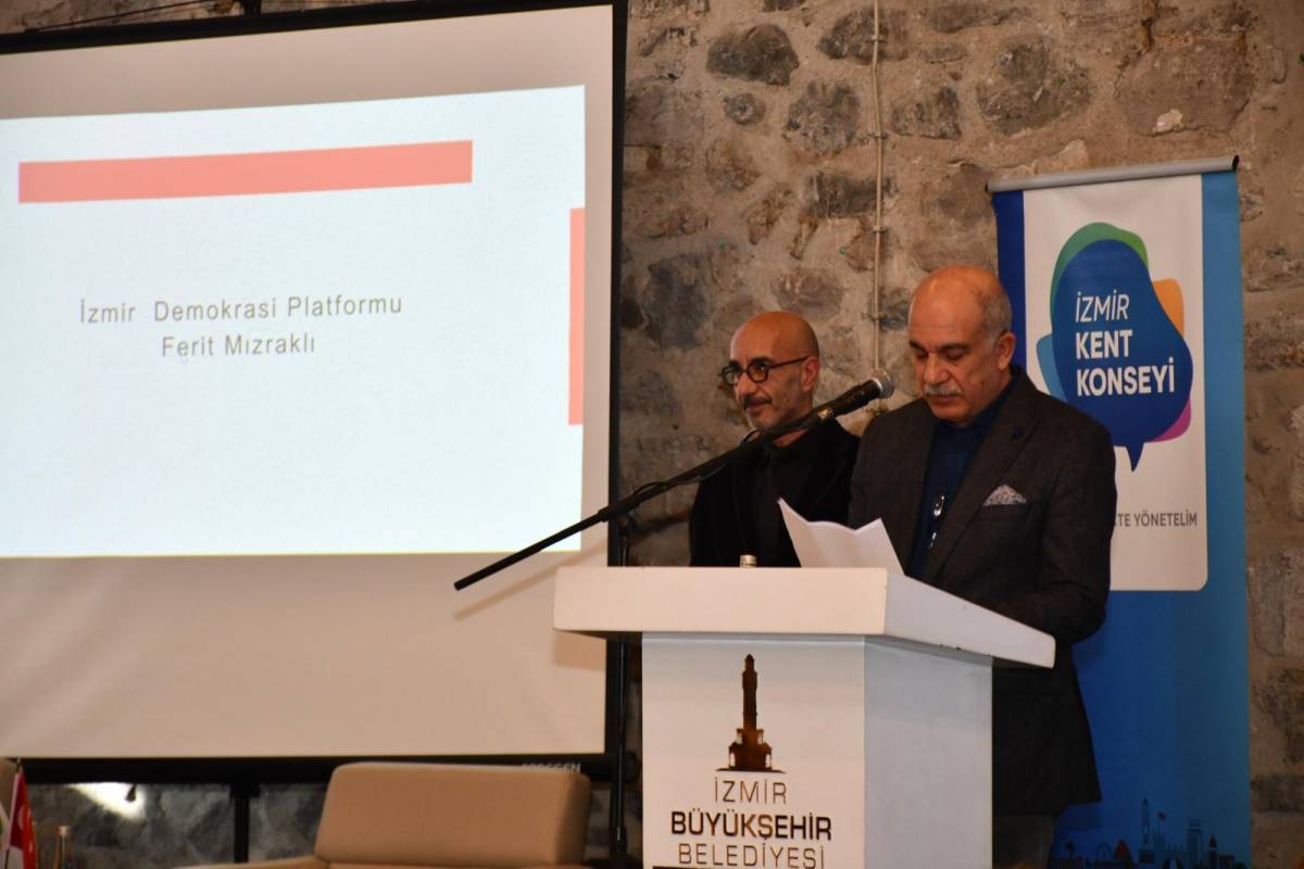 İzmir’de Mızraklı öncülüğünde demokrasi çalıştayı