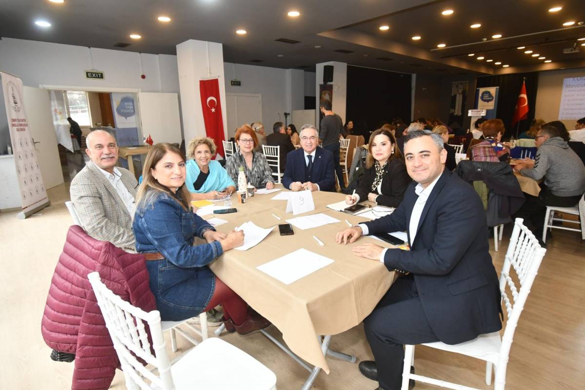 İzmir’de Mızraklı öncülüğünde demokrasi çalıştayı