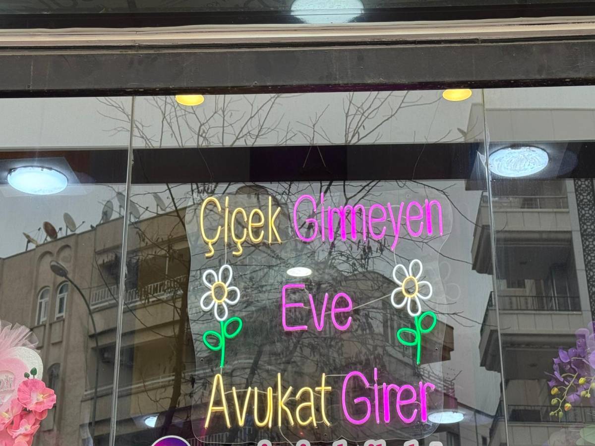 Urfa'da Sevgililer Günü'nde dikkat çeken yazı: