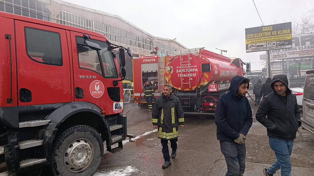 Urfa'da otomotiv deposunda korkutan yangın!