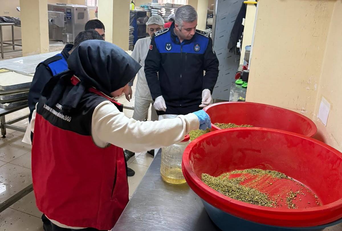 Urfa'da 180 kilogram küflenmiş ceviz ele geçirildi!