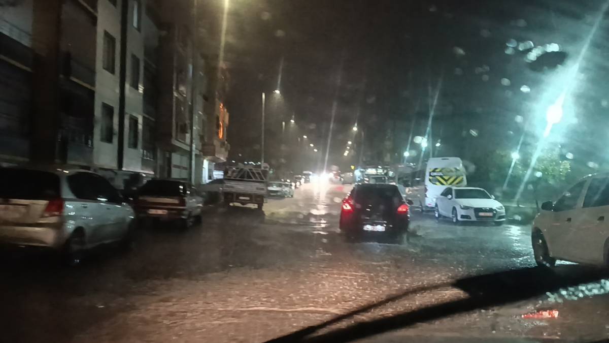 Urfa'da sağanak yağmur etkili oldu!