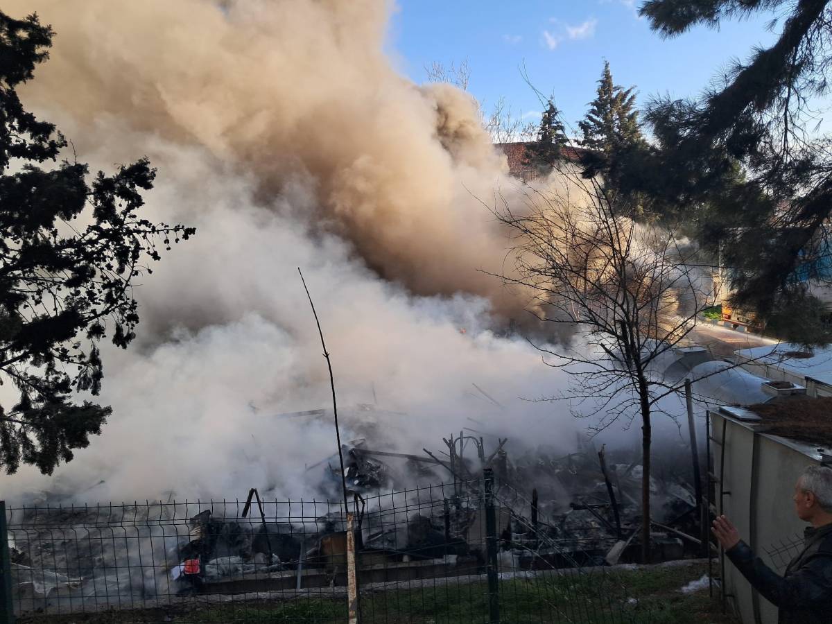 STK'ya ait prefabrik yapıda yangın!