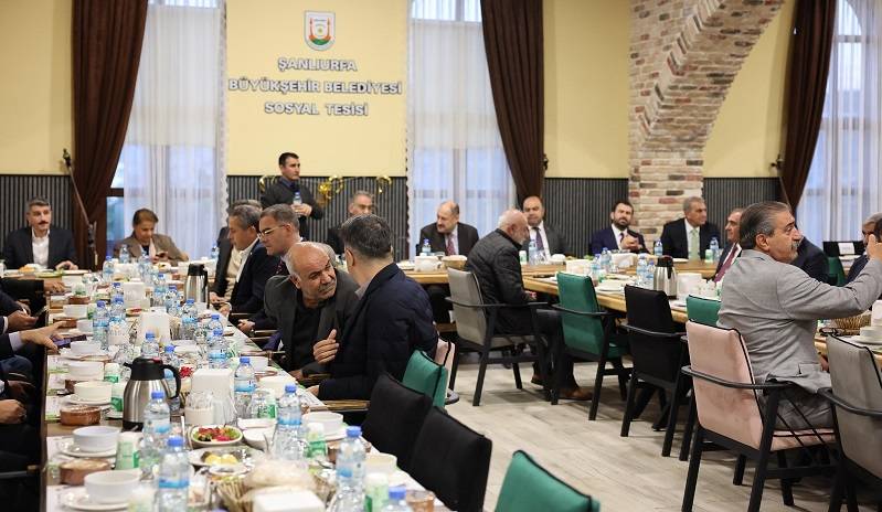 Urfa'daki belediye başkanları iftar sofrasında buluştu