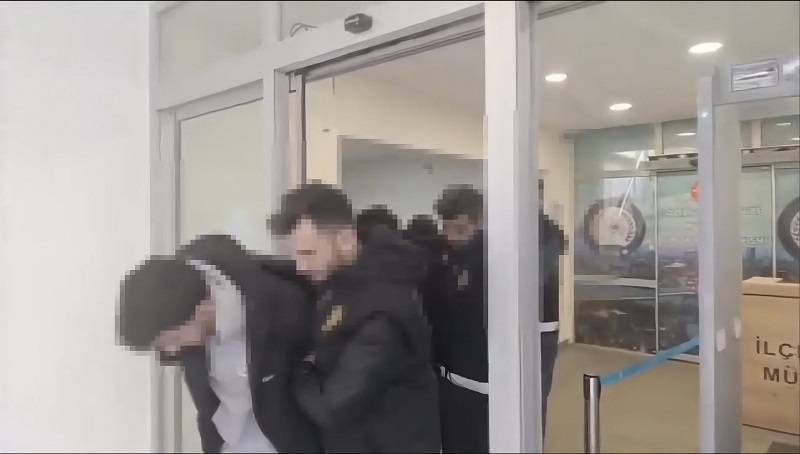 Dönerciye silahlı saldırı kamerada!