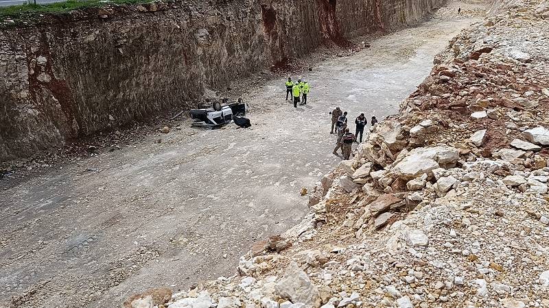 Urfa'da otomobil çukura devrildi: Feci kazada ölü ve yaralı var!
