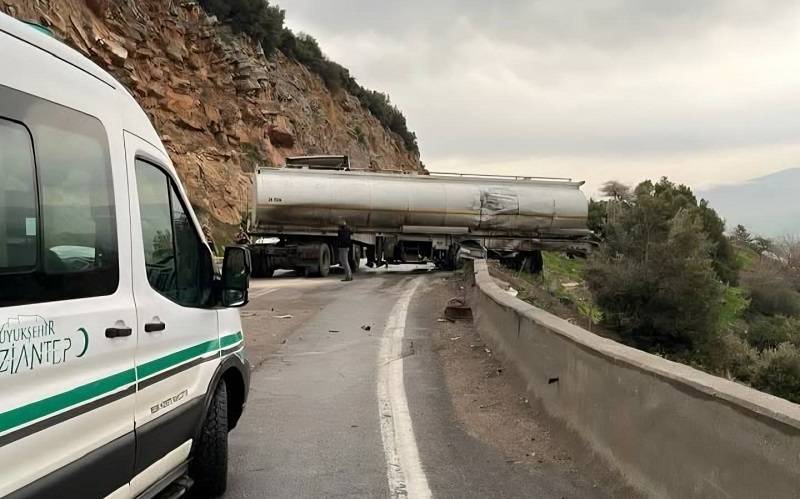 Gaziantep’te feci kaza: İki tır kafa kafaya çarpıştı!