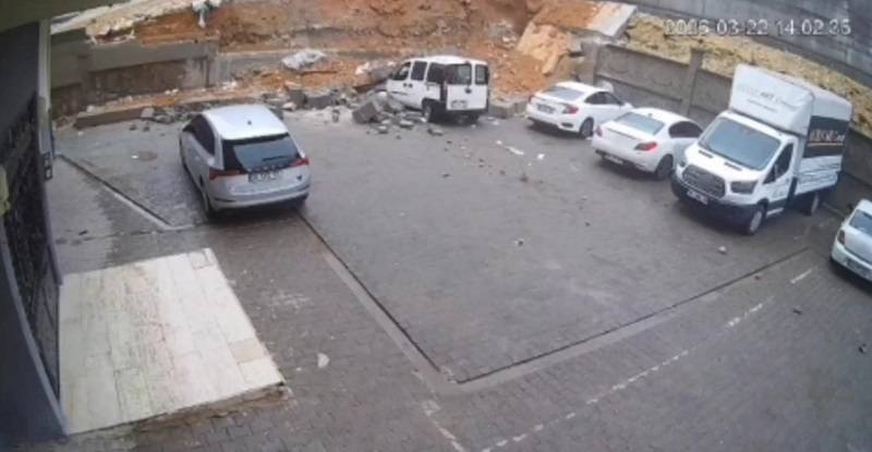 Urfa’da aşırı yağış istinat duvarını yıktı: O anlar kamerada!