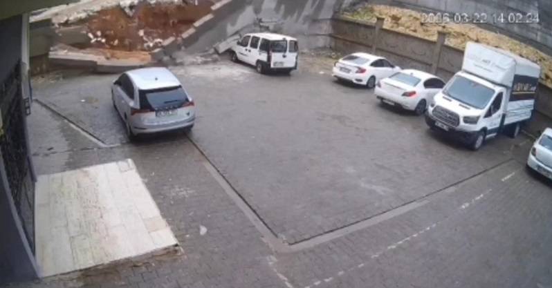 Urfa’da aşırı yağış istinat duvarını yıktı: O anlar kamerada!