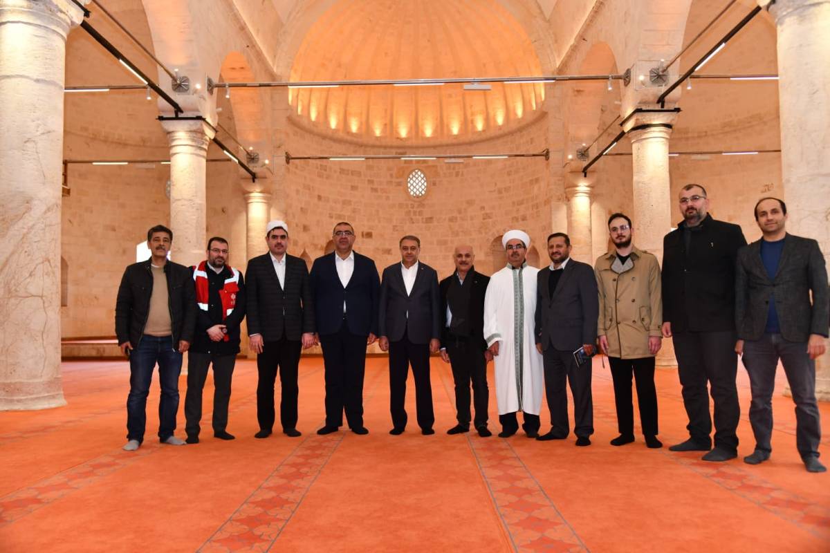 Şanlıurfa'da hasar gören tarihi cami yeniden ibadete açıldı!