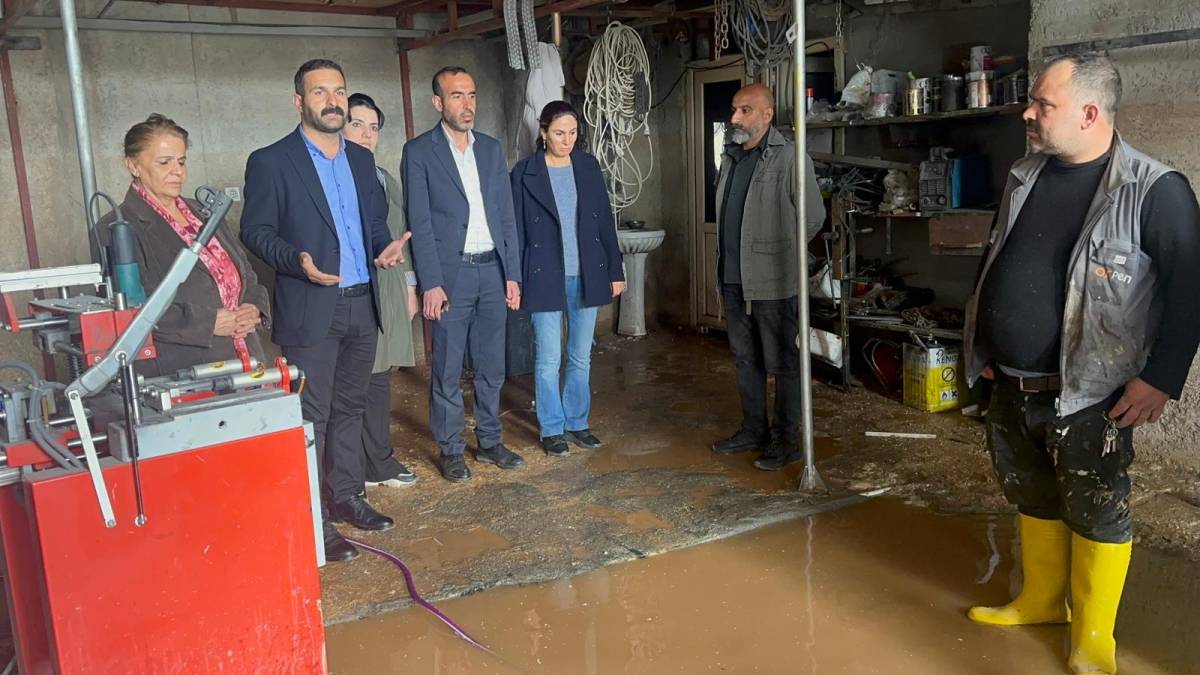 Urfa'daki selde zarar gören esnafa DEM Parti'den ziyaret!
