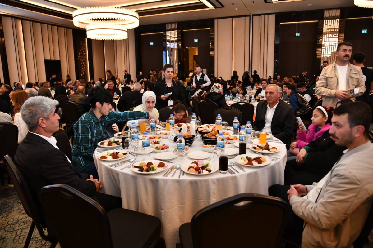Vali Şıldak koruyucu ailelerle iftarda buluştu!