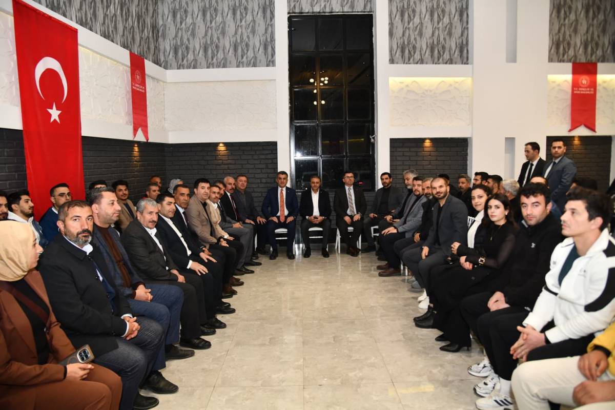 Vali Şıldak gençlerle iftarda buluştu!