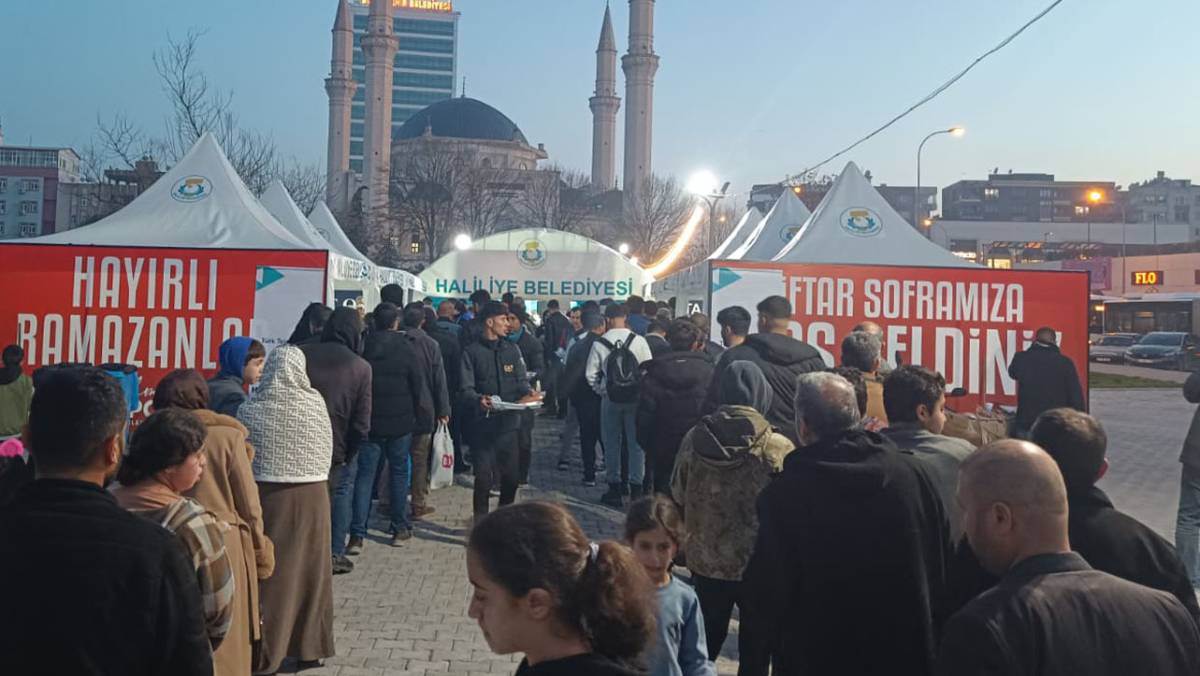 Türk Telekom CEO’su Ebubekir Şahin Urfa’da iftar sofrası kurdu!
