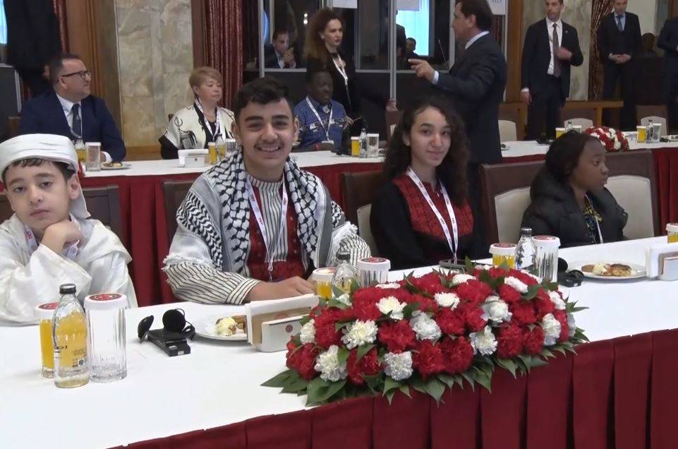 TBMM Başkanı Kurtulmuş 26 ülkeden gelen dünya çocuklarını kabul etti!