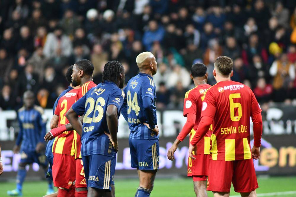 Fenerbahçe deplasmanda, Kayserispor'u mağlup etti!