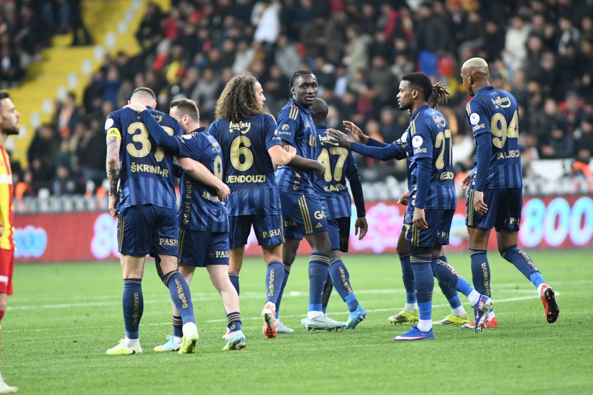 Fenerbahçe deplasmanda, Kayserispor'u mağlup etti!