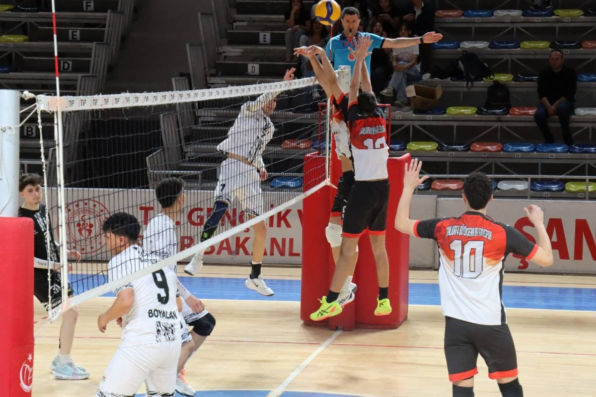 Şanlıurfa Büyükşehir Belediyesi genç erkekler voleybol takımından filede ikinci galibiyet!