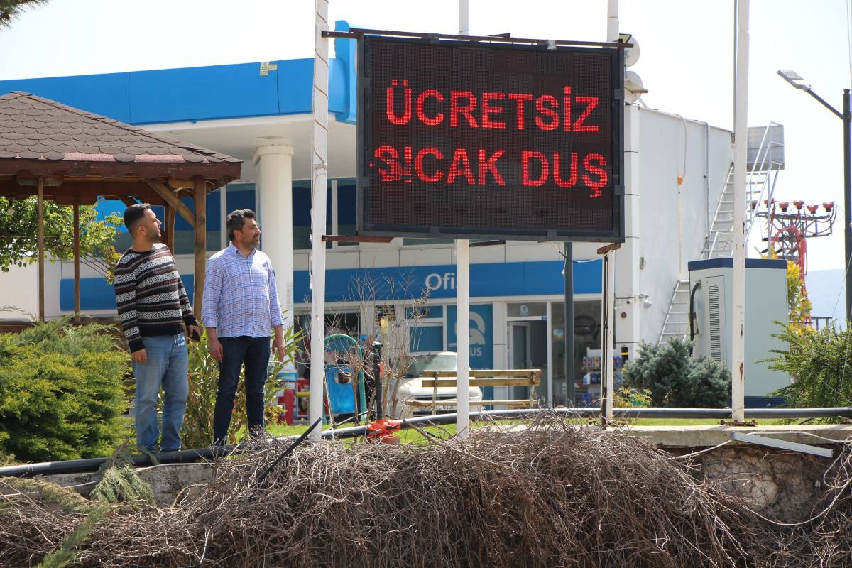Akaryakıt istasyonundan ücretsiz sıcak duş!