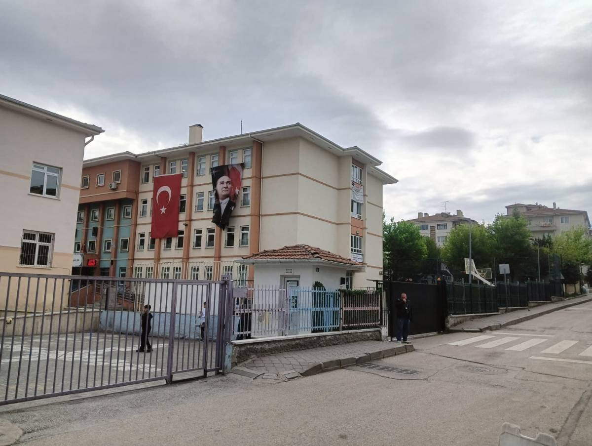 Ankara'da okula tabanca getirdiği iddiası!