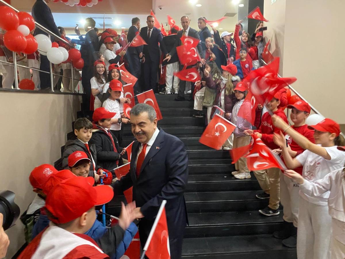 Milli Eğitim Bakanlığı’nda 23 Nisan’da anlamlı devir teslim!