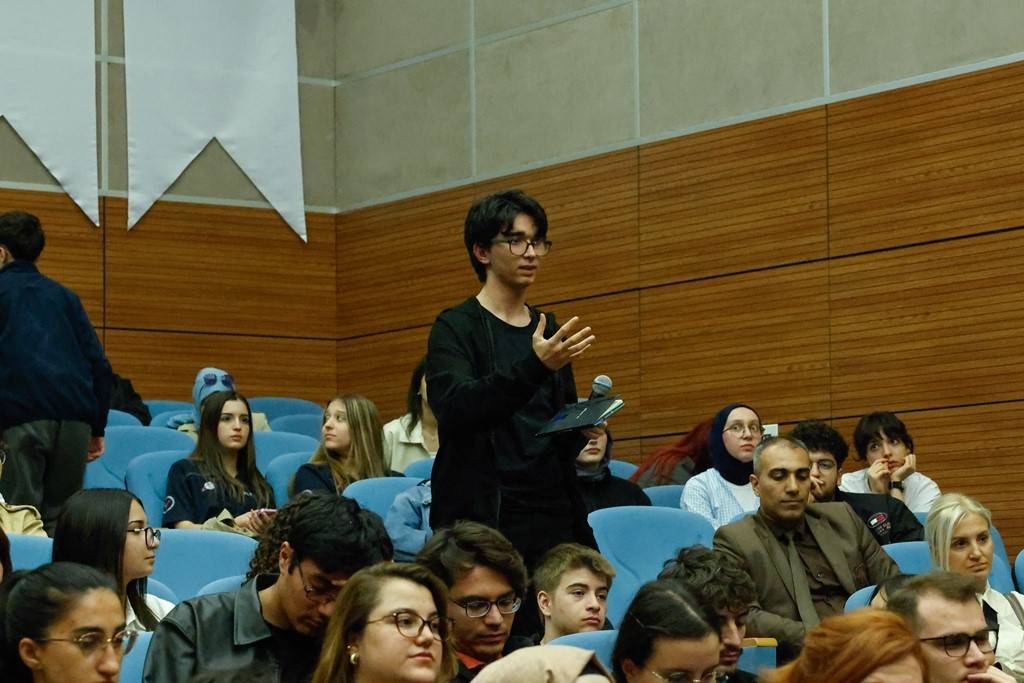 Dr. Umut Yıldız, OMÜ’de evrenin sırlarını anlattı!