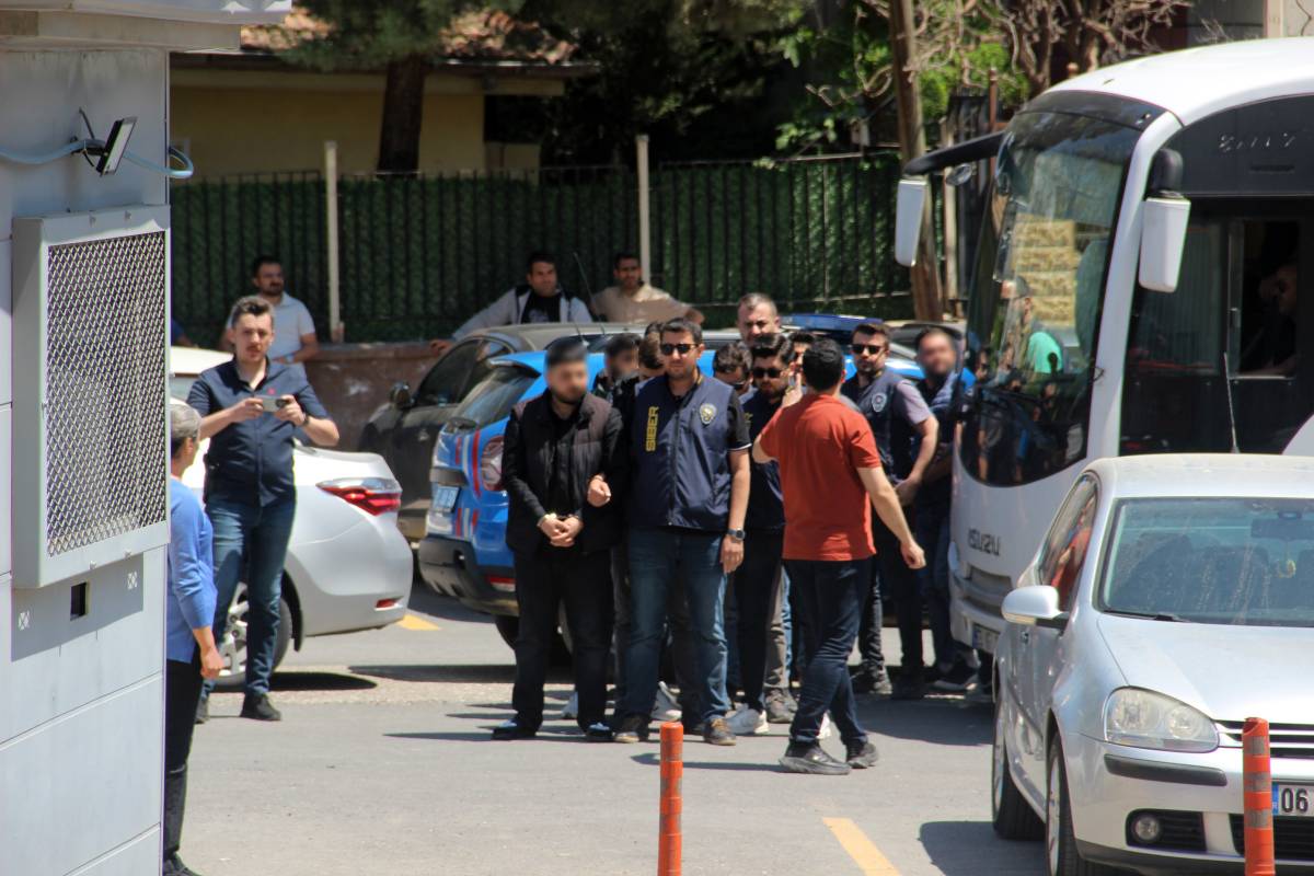 Şanlıurfa merkezli 11 ilde siber dolandırıcılık operasyonu: Çok sayıda gözaltı!