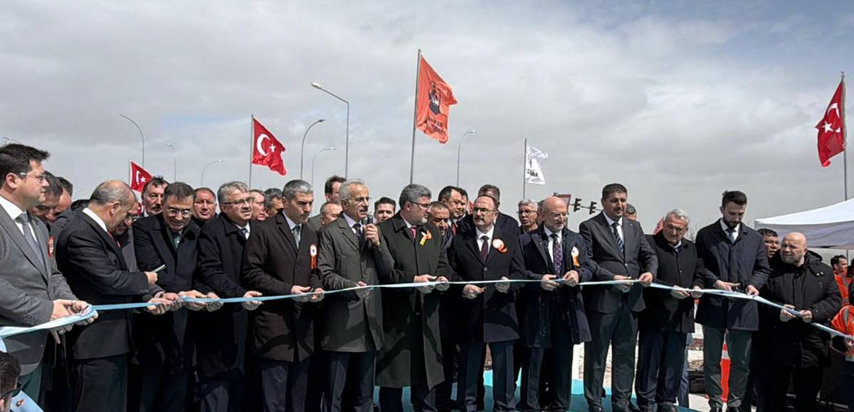 Bakan Uraloğlu: Biz laf değil eser üretiyoruz!