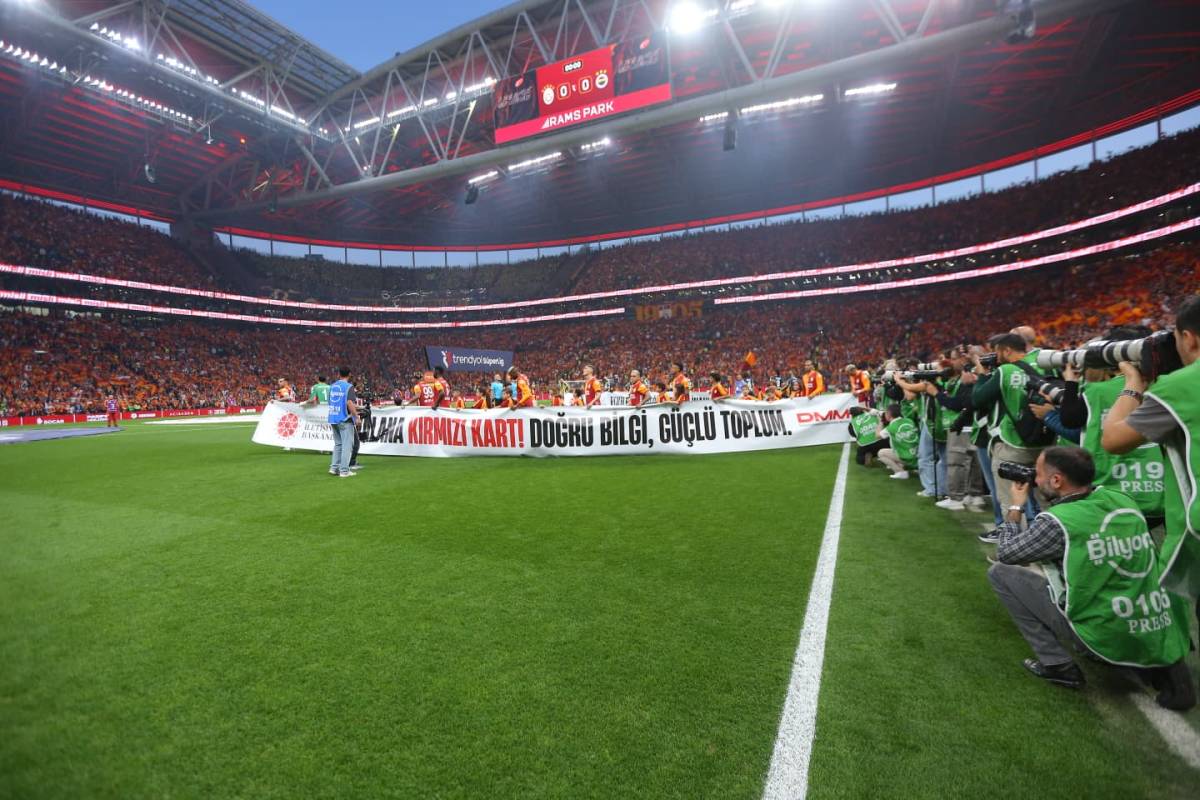 Derbi maçta 'Dezenformasyona Kırmızı Kart' mesajı!